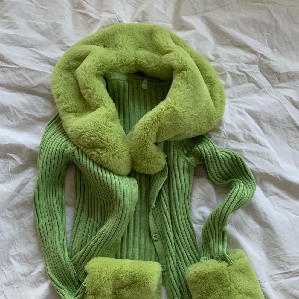 green cardigan with fur trim
